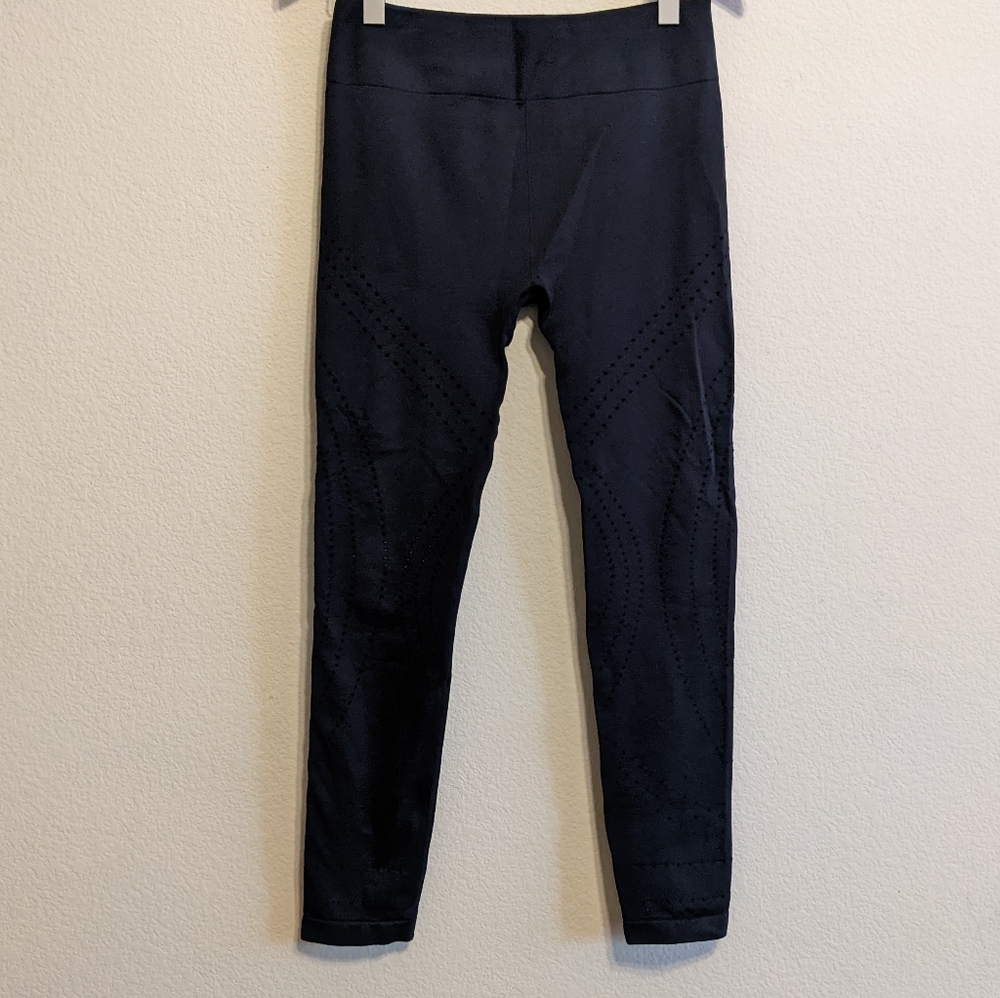 Peach Brand Black Laser Cut high waisted Leggings Size XLarge. EUC